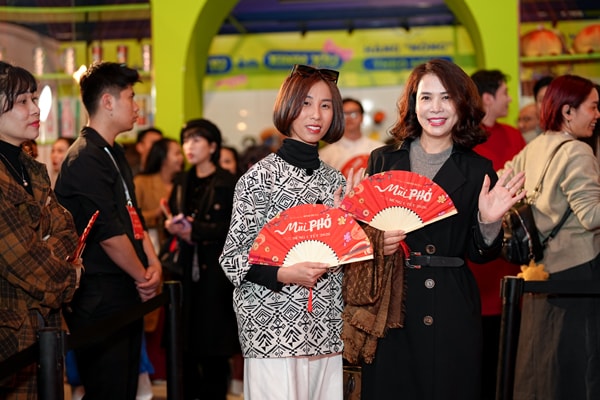 NSND Thu Hà và dàn sao Việt nô nức đi xem phim Tết của Xuân Hinh- Ảnh 9. NSND Thu Hà và dàn sao Việt nô nức đi xem phim Tết của Xuân Hinh- Ảnh 9.