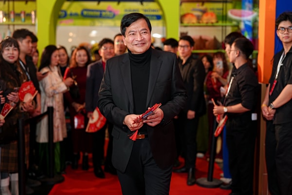 NSND Thu Hà và dàn sao Việt nô nức đi xem phim Tết của Xuân Hinh- Ảnh 4. NSND Thu Hà và dàn sao Việt nô nức đi xem phim Tết của Xuân Hinh- Ảnh 4.