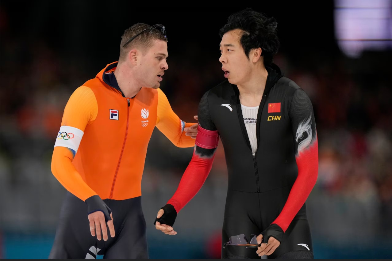 Joep Wennemars tranh cãi với VĐV Trung Quốc sau lượt thi. (Nguồn: Chosun)