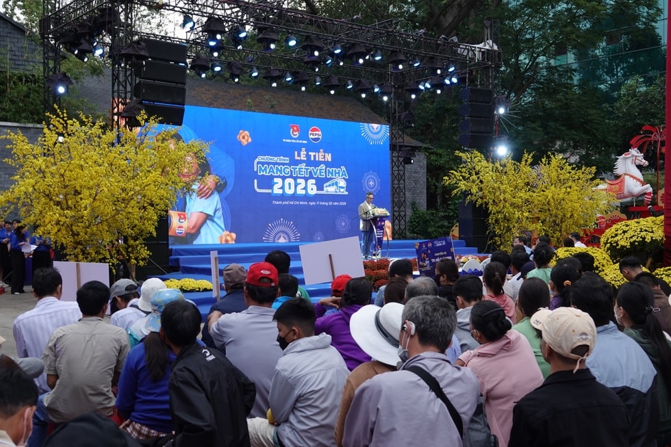 Nghẹn ngào chuyến xe về quê ăn Tết của nữ lao động nghèo mong ngày đoàn tụ - 6 Nghẹn ngào chuyến xe về quê ăn Tết của nữ lao động nghèo mong ngày đoàn tụ - 6