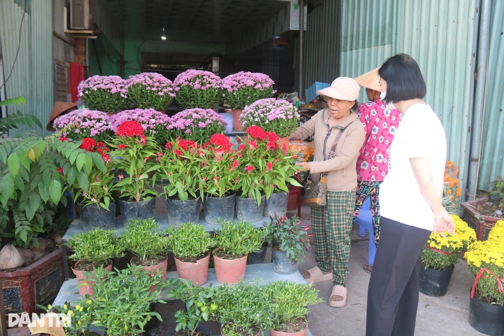 Thua lỗ, chủ xưởng tại làng nhang trăm tuổi cho công nhân nghỉ Tết sớm - 4