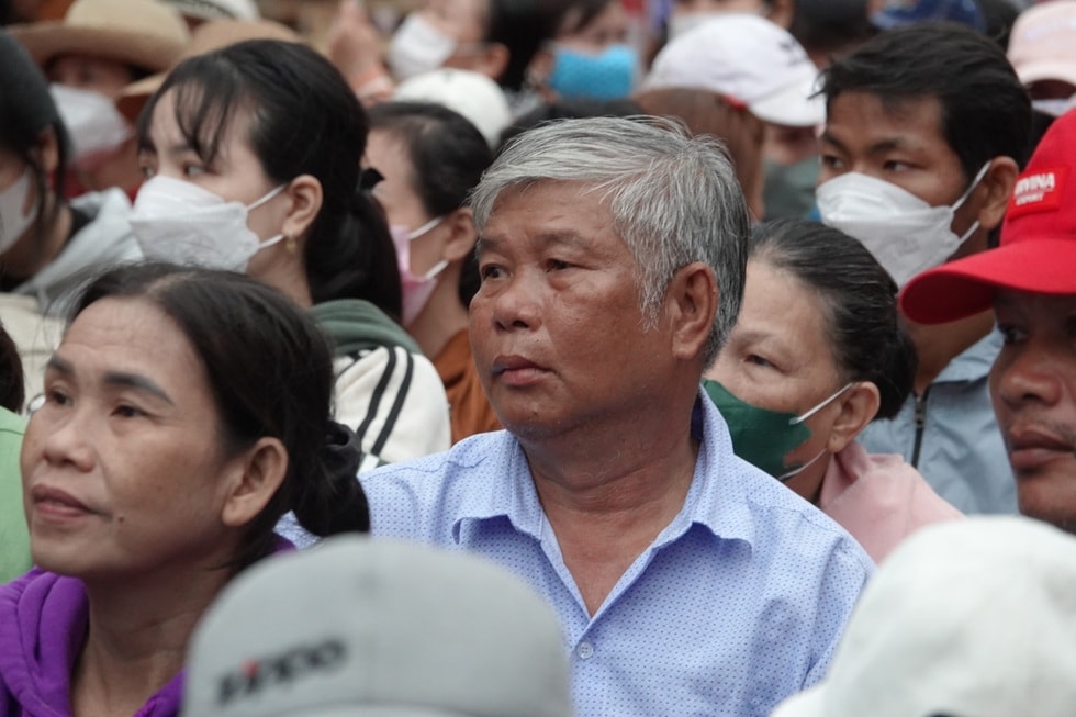 Nghẹn ngào chuyến xe về quê ăn Tết của nữ lao động nghèo mong ngày đoàn tụ - 8 Nghẹn ngào chuyến xe về quê ăn Tết của nữ lao động nghèo mong ngày đoàn tụ - 8