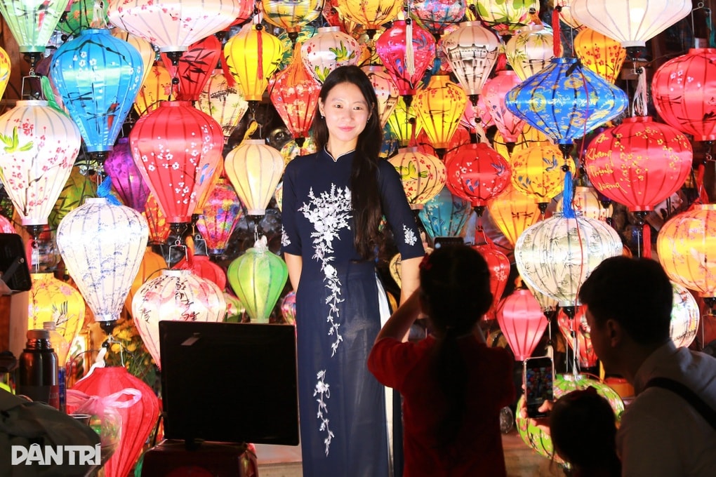 Tạm dừng phố đêm và bán vé tham quan Hội An trong Tết - 2