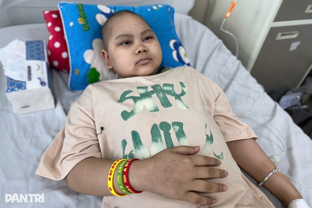 Người mẹ dân tộc Tày nghèo khó cầu xin cộng đồng cứu con gái - 2