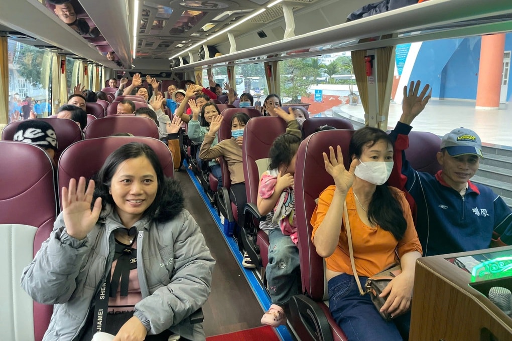 42 chuyến xe đưa gần 2.000 lao động ở TPHCM về quê đón Tết - 2