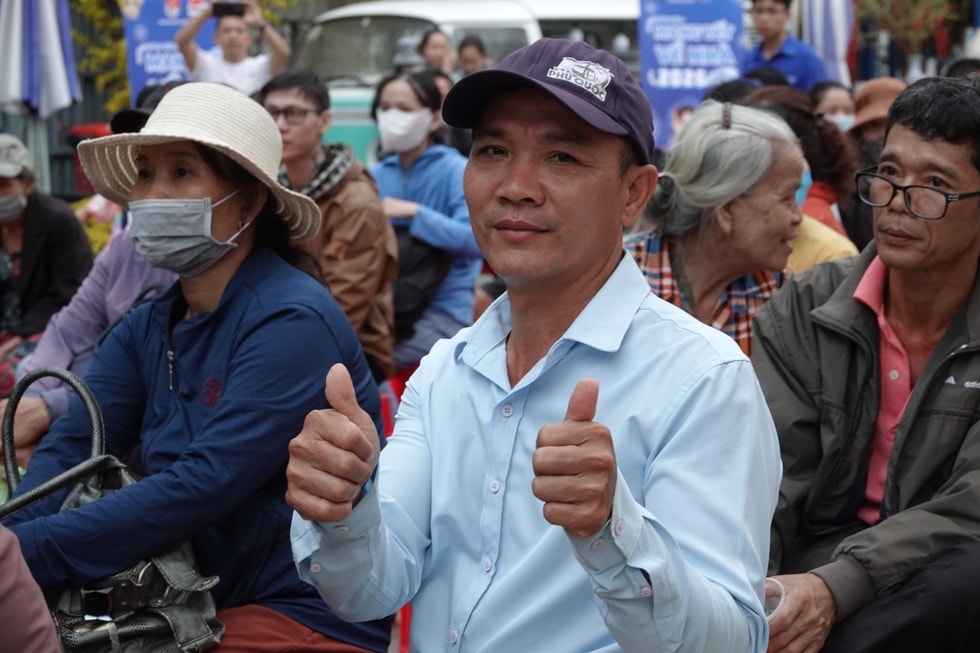 Nghẹn ngào chuyến xe về quê ăn Tết của nữ lao động nghèo mong ngày đoàn tụ - 5 Nghẹn ngào chuyến xe về quê ăn Tết của nữ lao động nghèo mong ngày đoàn tụ - 5