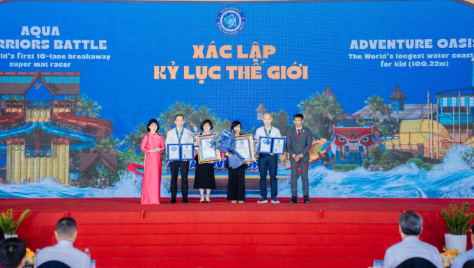 Tổ chức kỷ lục thế giới trao chứng nhận cho Sun World Vũng Tàu. Ảnh: Sun Group