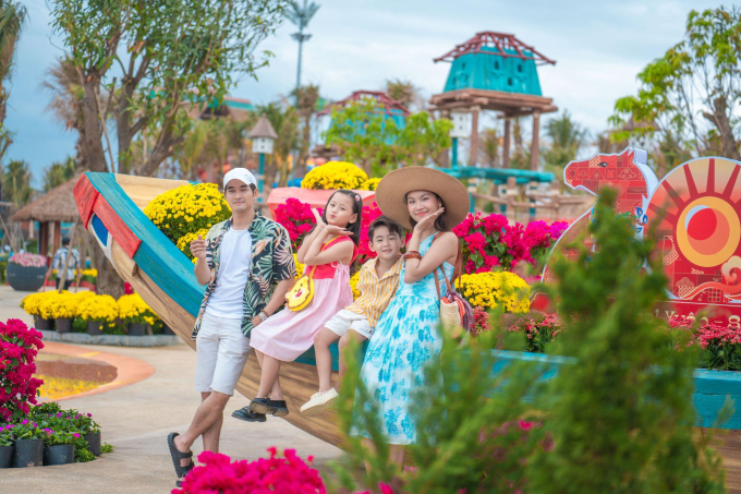 Không khí Tết Nguyên đán tại công viên nước. Ảnh: Sun Group