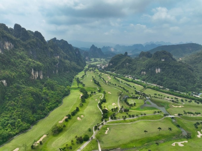 Toàn cảnh sân golf Phoenix CV Golf & Resort (Làng Rổng Vòng, Lương Sơn, Phú Thọ). Ảnh: CV Resort