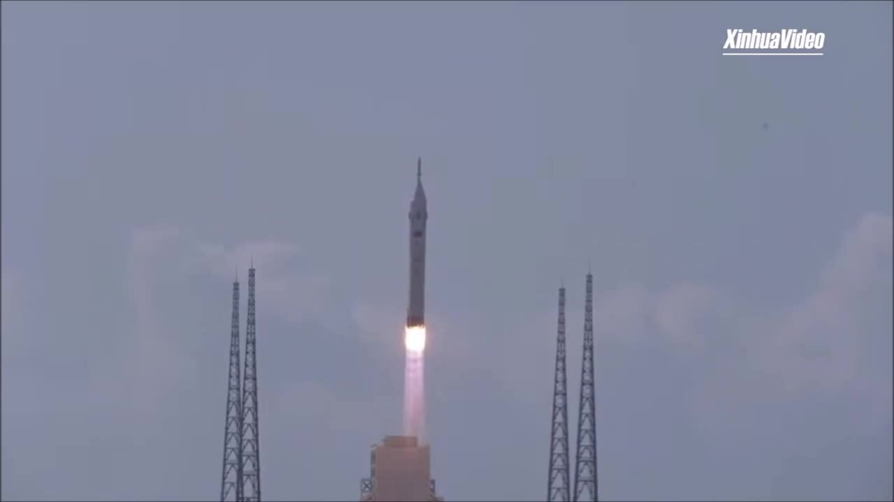 Trung Quốc thử nghiệm tên lửa và tàu Mặt Trăng