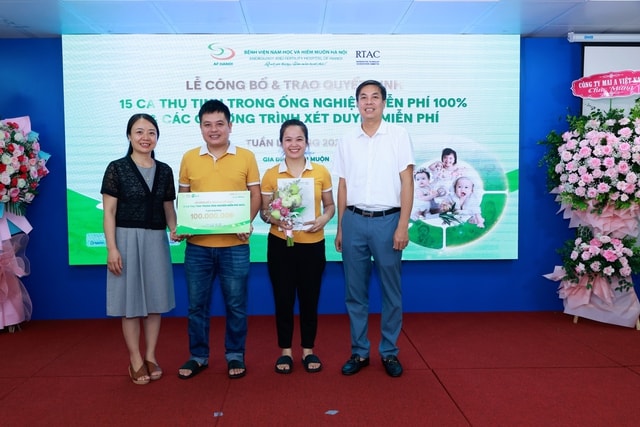 Mùa xuân đầu tiên trọn vẹn của cặp vợ chồng gần một thập kỷ mong con- Ảnh 1. Mùa xuân đầu tiên trọn vẹn của cặp vợ chồng gần một thập kỷ mong con- Ảnh 1.