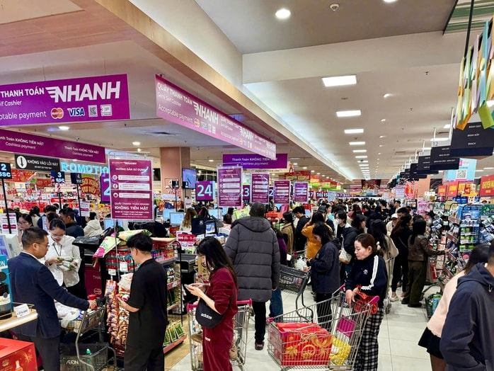 Siêu thị mở cửa xuyên Tết 2026 phục vụ nhu cầu mua sắm tăng cao - Ảnh 1. Siêu thị mở cửa xuyên Tết 2026 phục vụ nhu cầu mua sắm tăng cao - Ảnh 1.