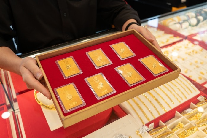 Giá vàng SJC hôm nay 12 - 2 - 2026: Thị trường tự do thấp hơn ngân hàng - Ảnh 2.