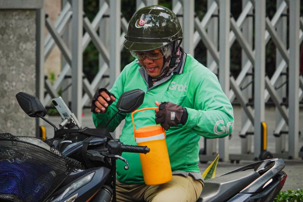 Tài xế công nghệ ngã gục vì những cuốc xe Tết, bận không kịp đi vệ sinh - 3