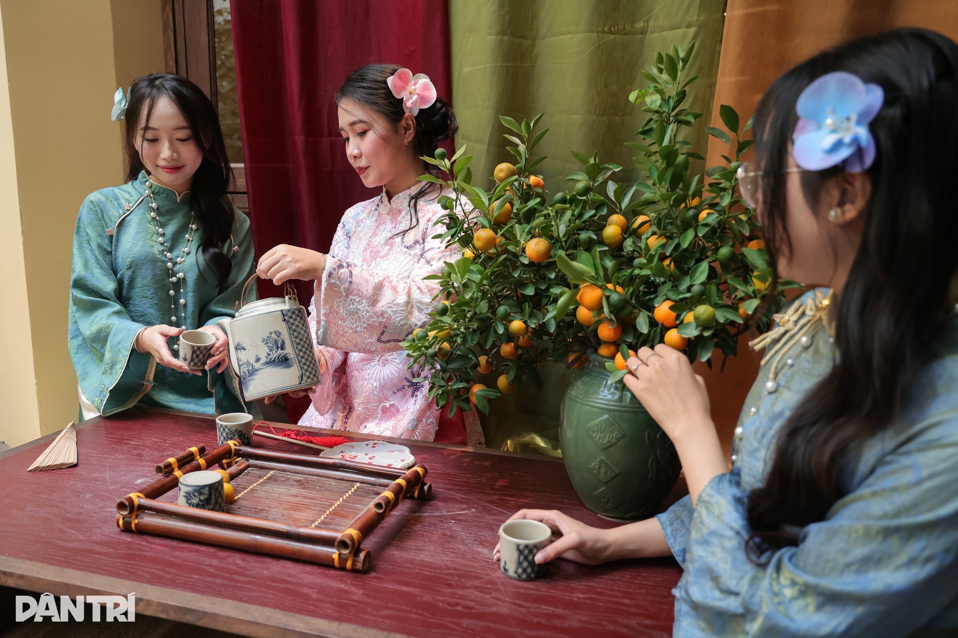 Mời nghệ nhân Hàng Trống vẽ tranh, quán cà phê ở Hà Nội hút khách chụp ảnh - 2 Mời nghệ nhân Hàng Trống vẽ tranh, quán cà phê ở Hà Nội hút khách chụp ảnh - 2