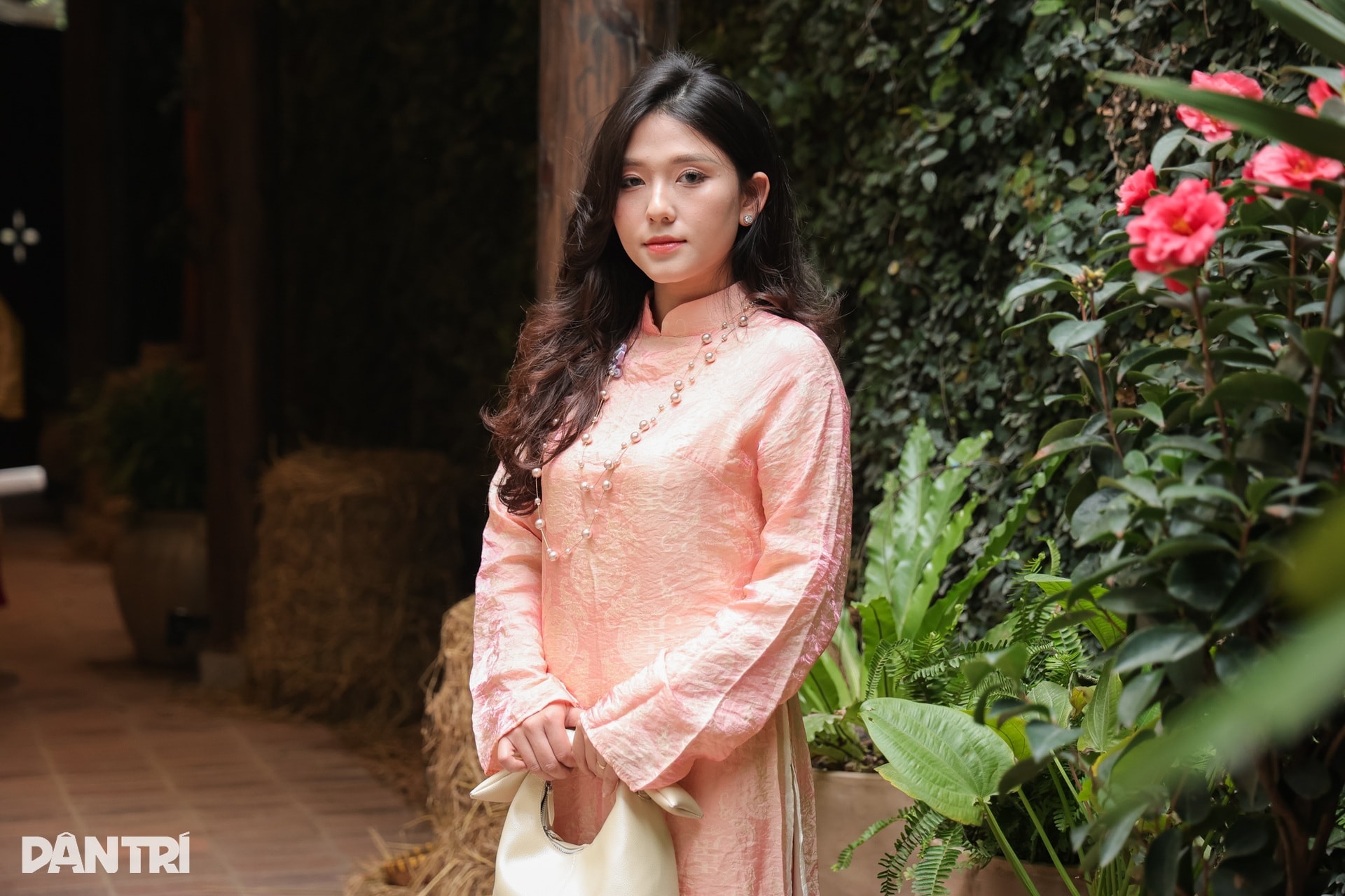 Mời nghệ nhân Hàng Trống vẽ tranh, quán cà phê ở Hà Nội hút khách chụp ảnh - 11 Mời nghệ nhân Hàng Trống vẽ tranh, quán cà phê ở Hà Nội hút khách chụp ảnh - 11