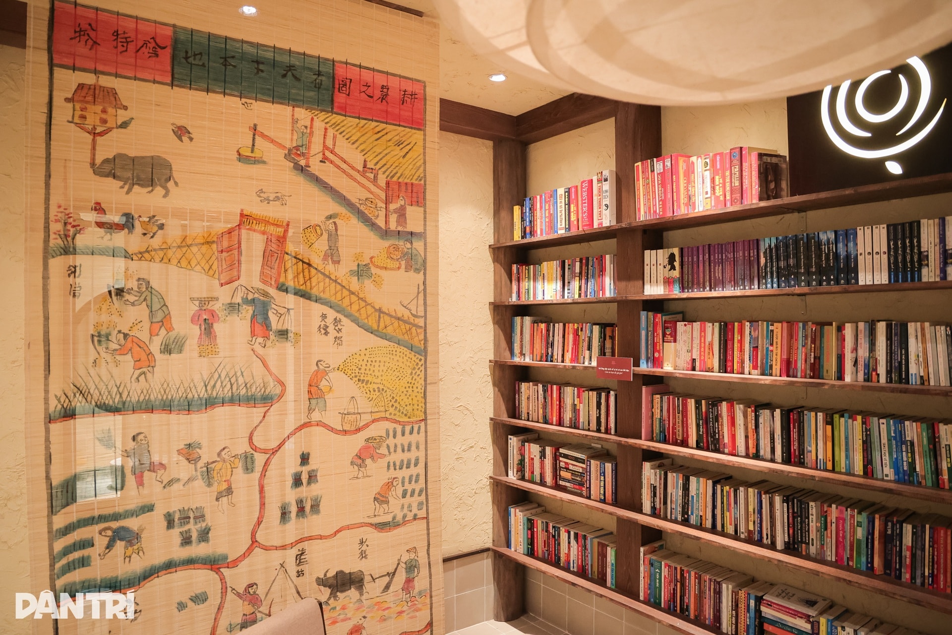 Mời nghệ nhân Hàng Trống vẽ tranh, quán cà phê ở Hà Nội hút khách chụp ảnh - 7 Mời nghệ nhân Hàng Trống vẽ tranh, quán cà phê ở Hà Nội hút khách chụp ảnh - 7