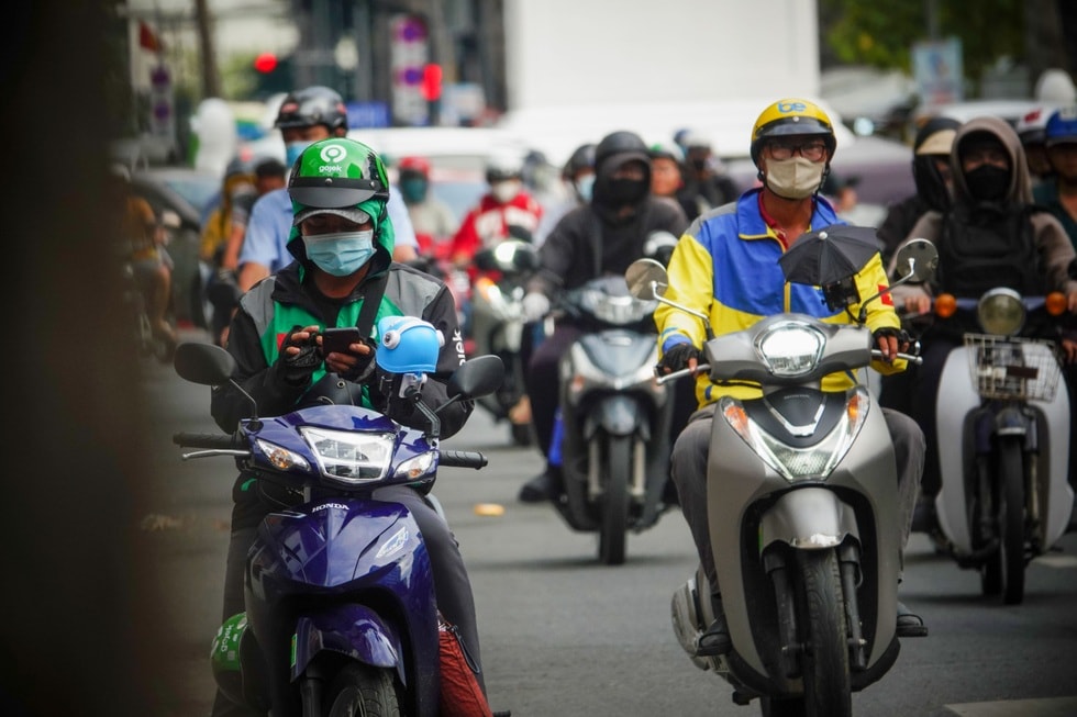 Tài xế công nghệ ngã gục vì những cuốc xe Tết, bận không kịp đi vệ sinh - 2