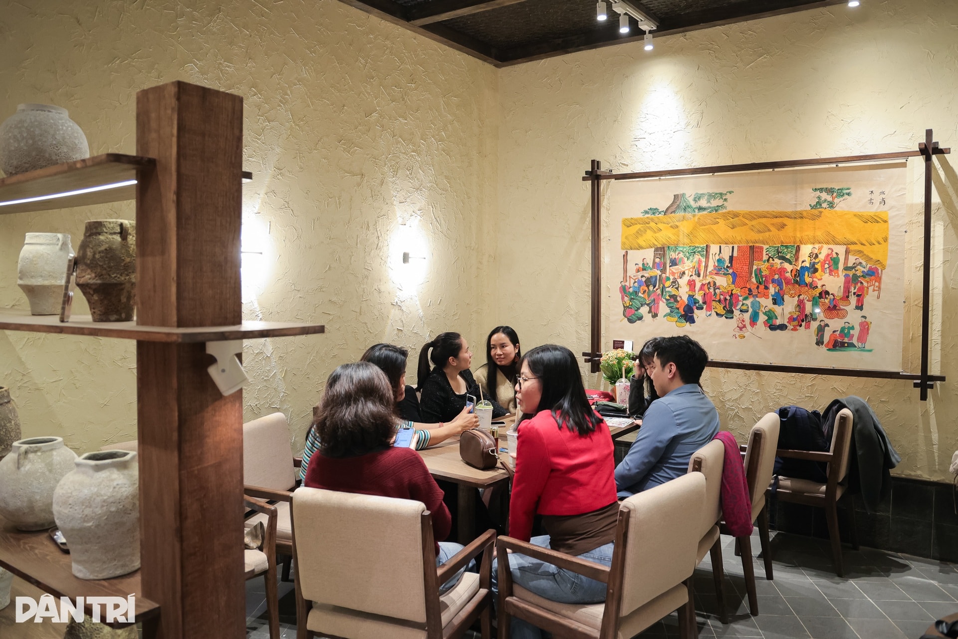 Mời nghệ nhân Hàng Trống vẽ tranh, quán cà phê ở Hà Nội hút khách chụp ảnh - 3 Mời nghệ nhân Hàng Trống vẽ tranh, quán cà phê ở Hà Nội hút khách chụp ảnh - 3