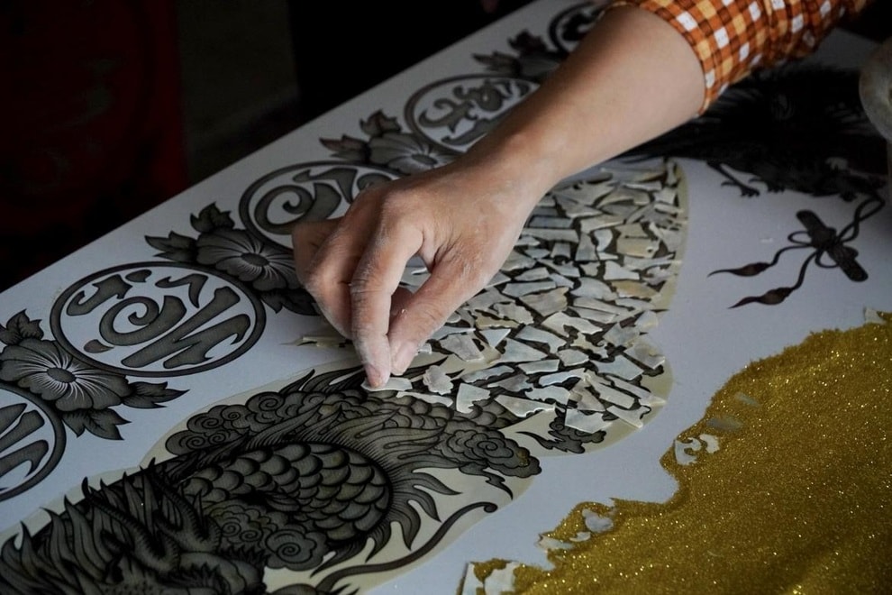 Làng nghề tranh kiếng tất bật ngày cận Tết, thợ làm quên ăn, quên ngủ - 4
