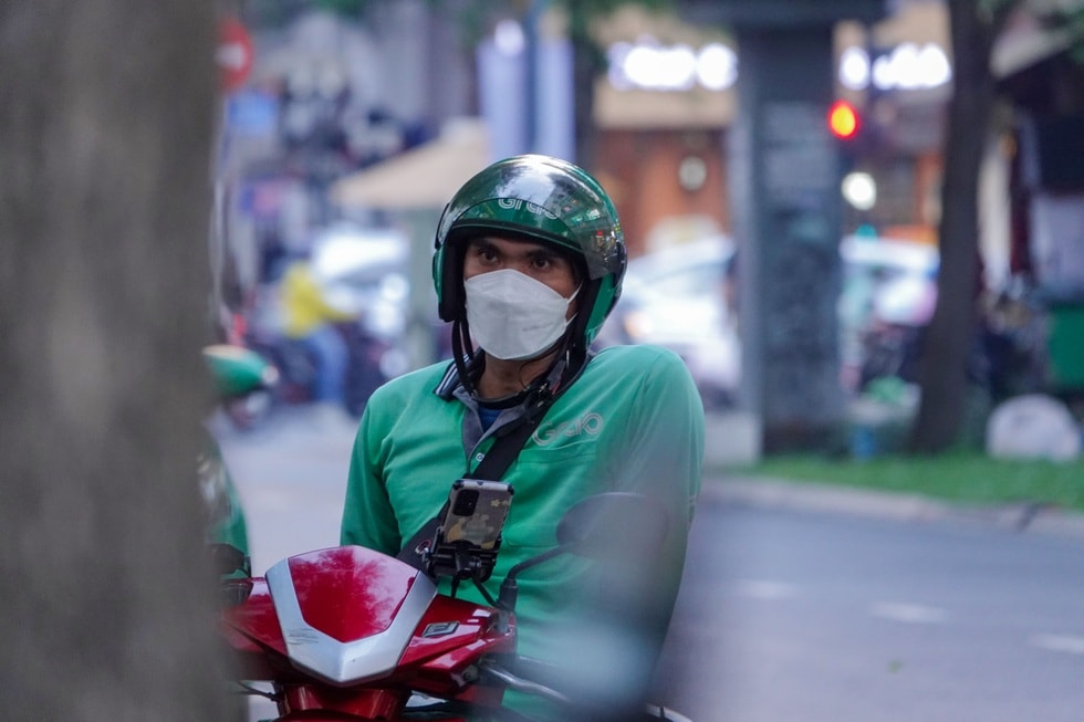 Tài xế công nghệ ngã gục vì những cuốc xe Tết, bận không kịp đi vệ sinh - 1