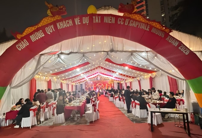 Cư dân tham dự tất niên ở chung cư DCapitale, Hà Nội. Ảnh: Mai Hiên