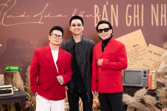 Từ trái sang: Bằng Kiều, Tuấn Hưng, Tú Dưa tại buổi giới thiệu dự án mới của nhóm Quả Dưa Hấu, chiều 12/2. Ảnh: Nhân vật cung cấp
