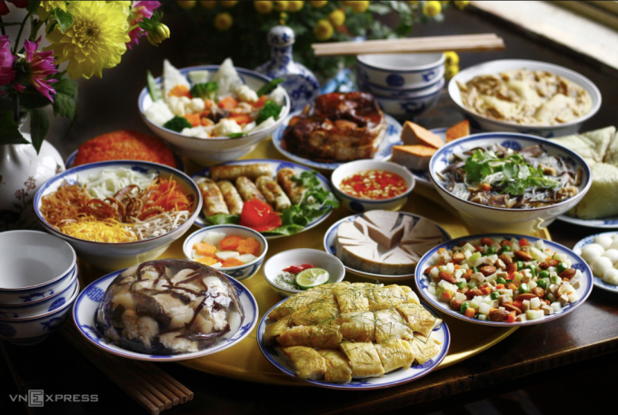 Mâm cỗ truyền thống ngày Tết. Ảnh: Bùi Thủy