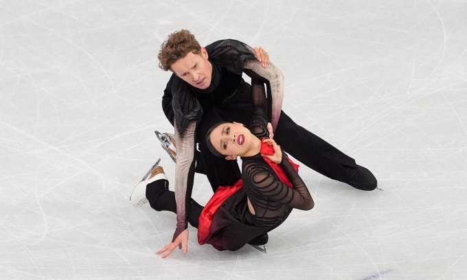 Madison Chock và Evan Bates trong nội dung ice dance, môn trượt băng nghệ thuật ở Olympic mùa Đông tại Milano, Italy ngày 11/2/2026. Ảnh: Reuters