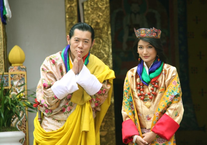 Quốc vương Jigme Khesar Namgyel Wangchuck và Hoàng hậu Jetsun Pema tại Punakha, miền tây Bhutan, tháng 10/2011. Ảnh: Reuters