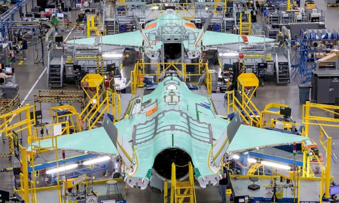 Tiêm kích F-35A trên dây chuyền lắp ráp. Ảnh: Lockheed Martin