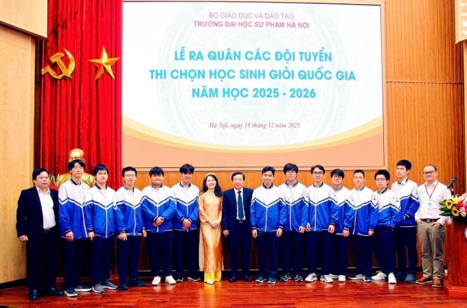 Đội tuyển môn Toán, dự thi học sinh giỏi quốc gia nam 2026 của trường THPT chuyên Đại học Sư phạm Hà Nội. Ảnh: Fanpage nhà trường