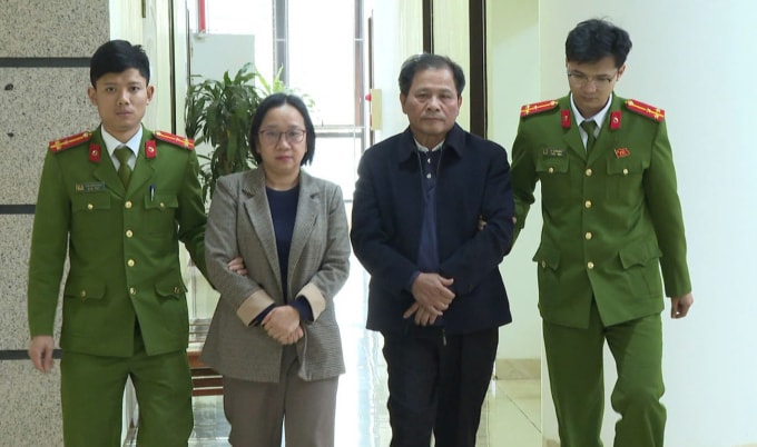 Ông Lê Văn Lưu và kế toán Vũ Thùy Dương bị tạm giam. Ảnh: Lam Sơn