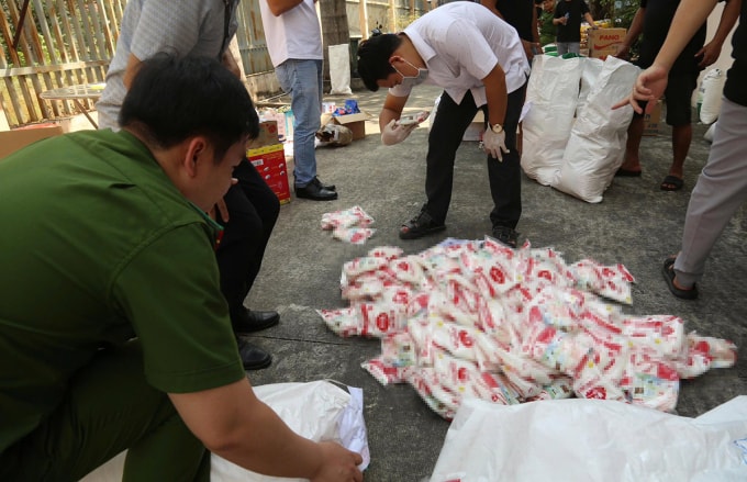 Những gói bột ngọt giả mang thương hiệu nổi tiếng. Ảnh: Công an TP HCM
