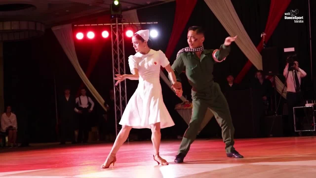 Phan Hiển, Thu Hương đưa chuyện tình thời chiến lên sàn thi đấu quốc tế