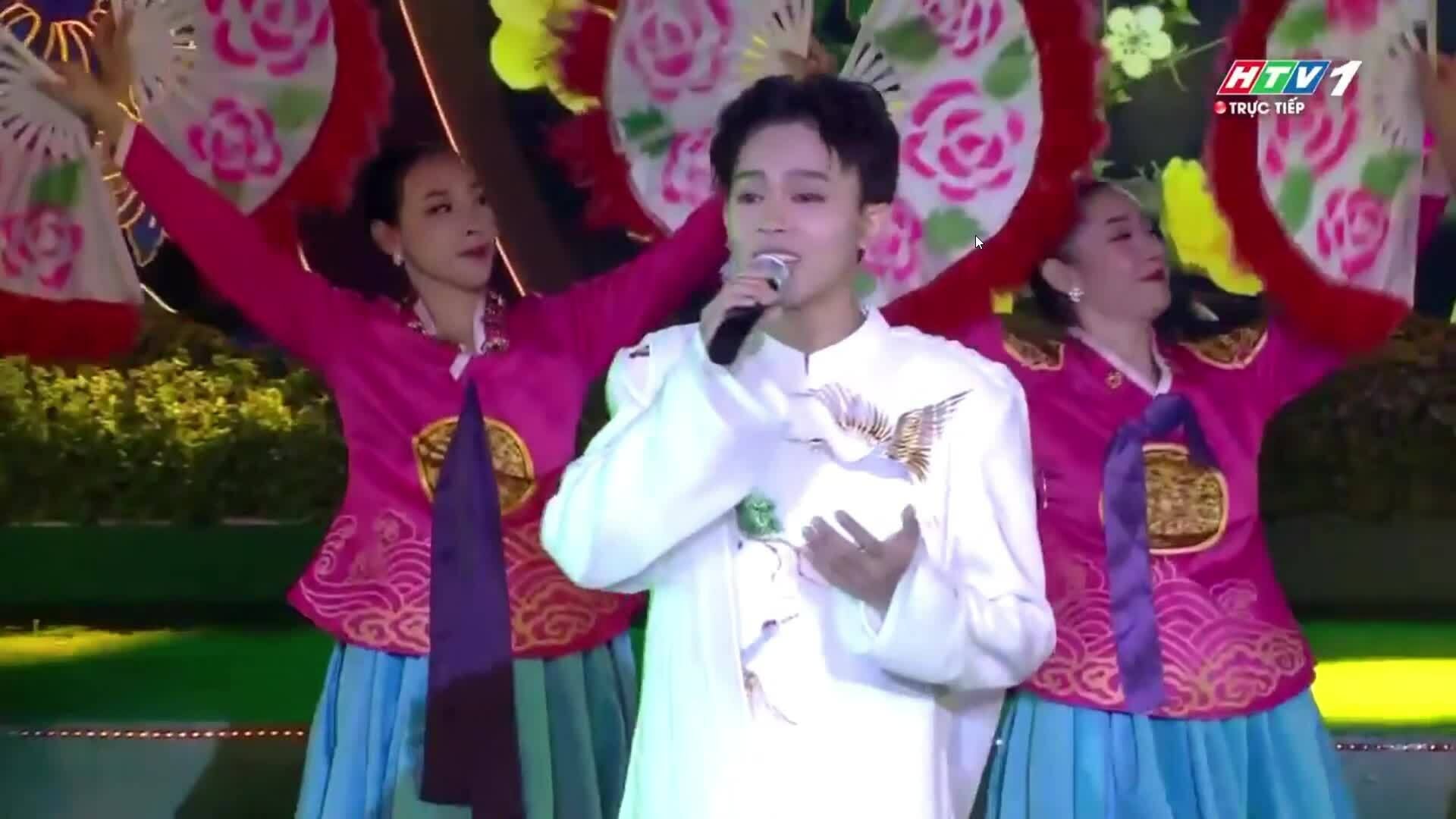 Hồ Văn Cường hát tân cổ giao duyên