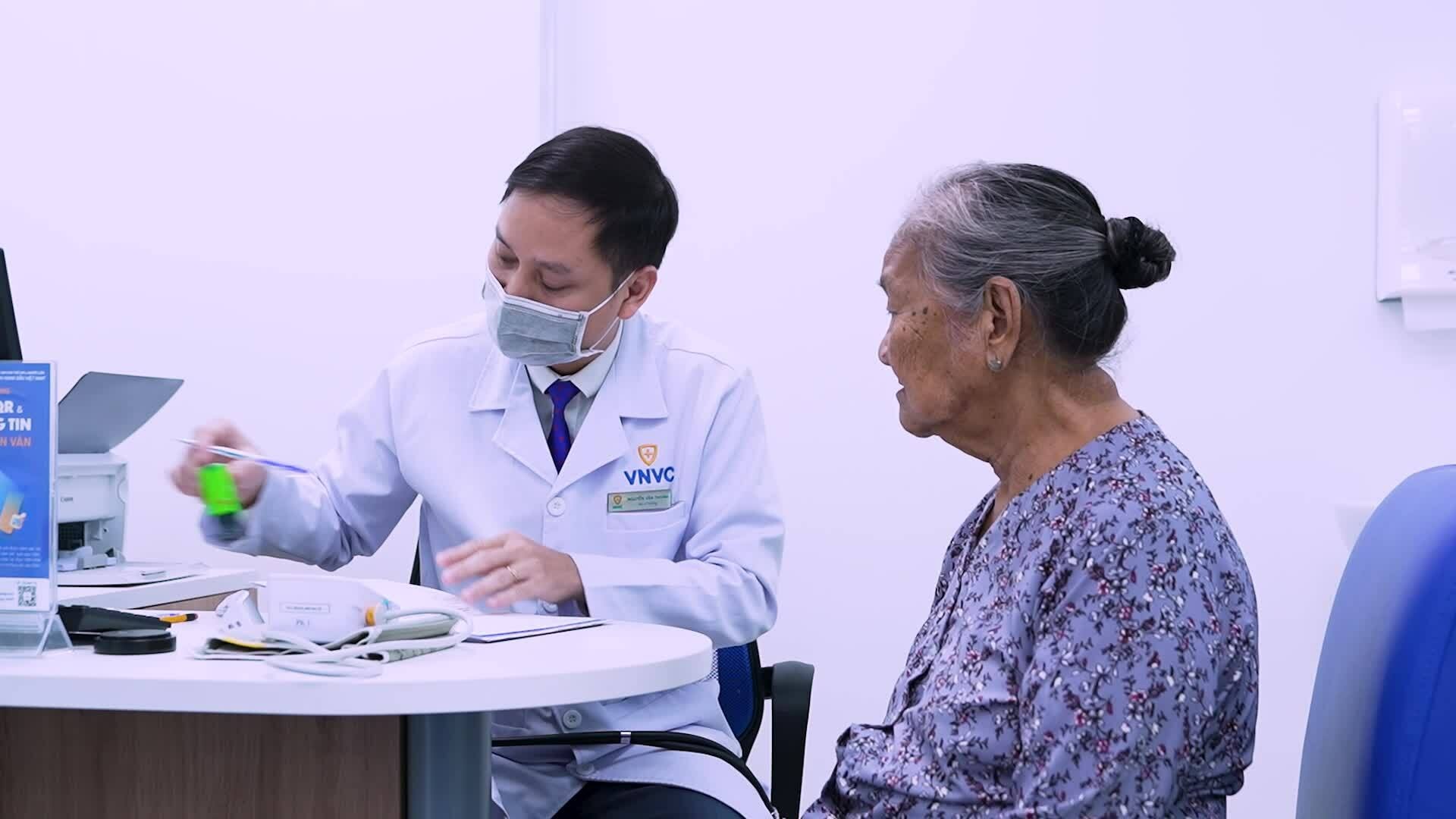 Hơn 30.000 người dân tiêm miễn phí vaccine