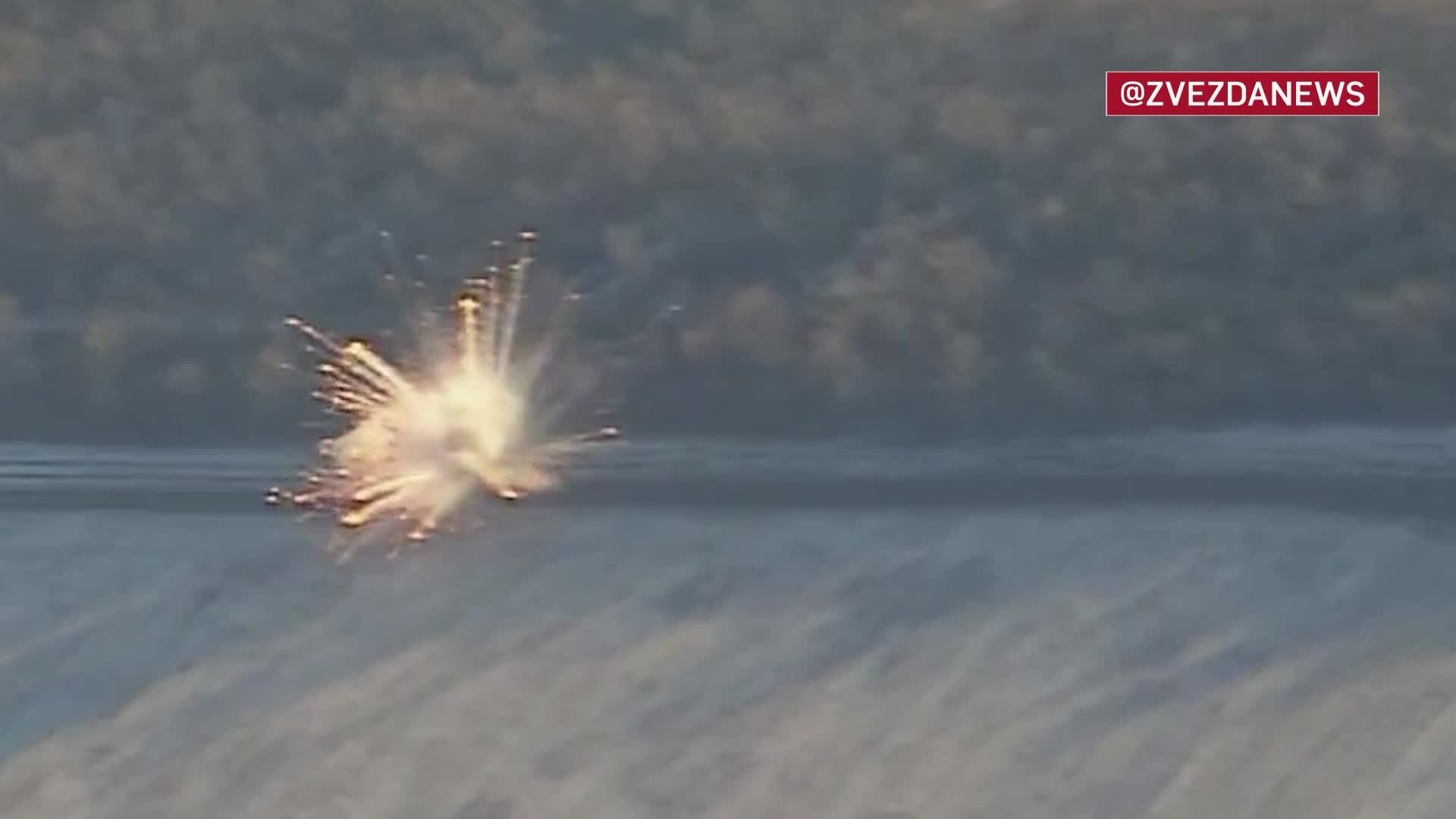 Khoảnh khắc UAV Lancet tập kích pháo 6 triệu USD của Ukraine