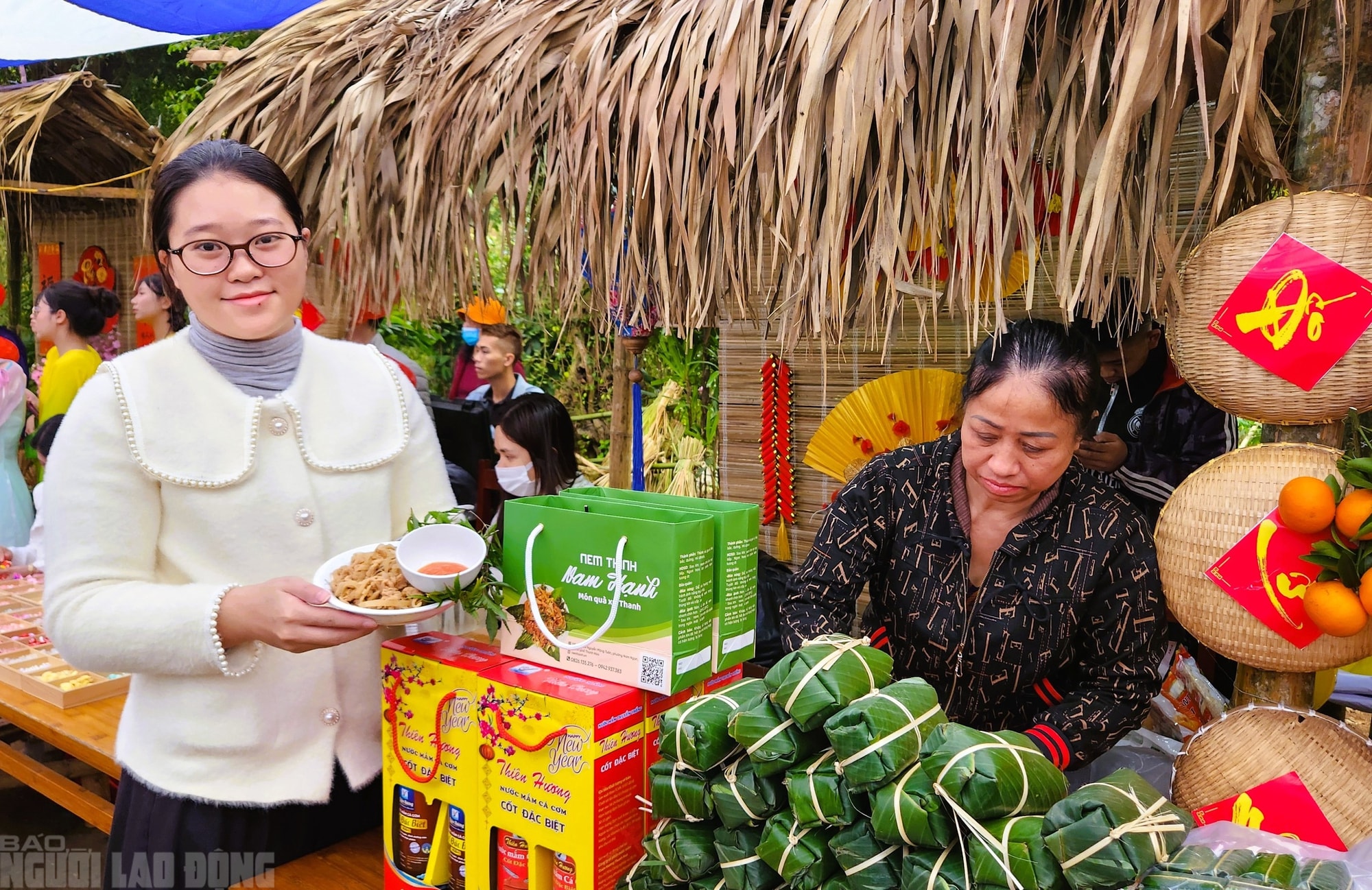 Rủ nhau đi chợ quê ngày Tết ở làng cổ ngàn năm tuổi - Ảnh 9.