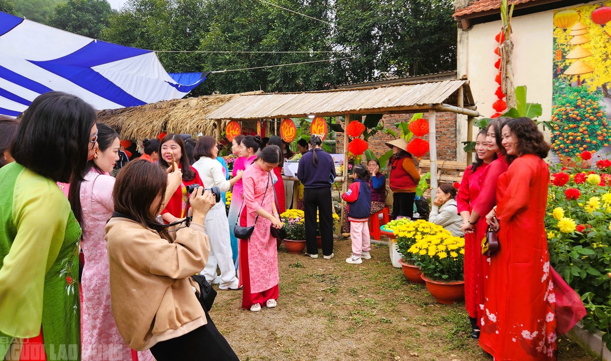 Rủ nhau đi chợ quê ngày Tết ở làng cổ ngàn năm tuổi - Ảnh 14.