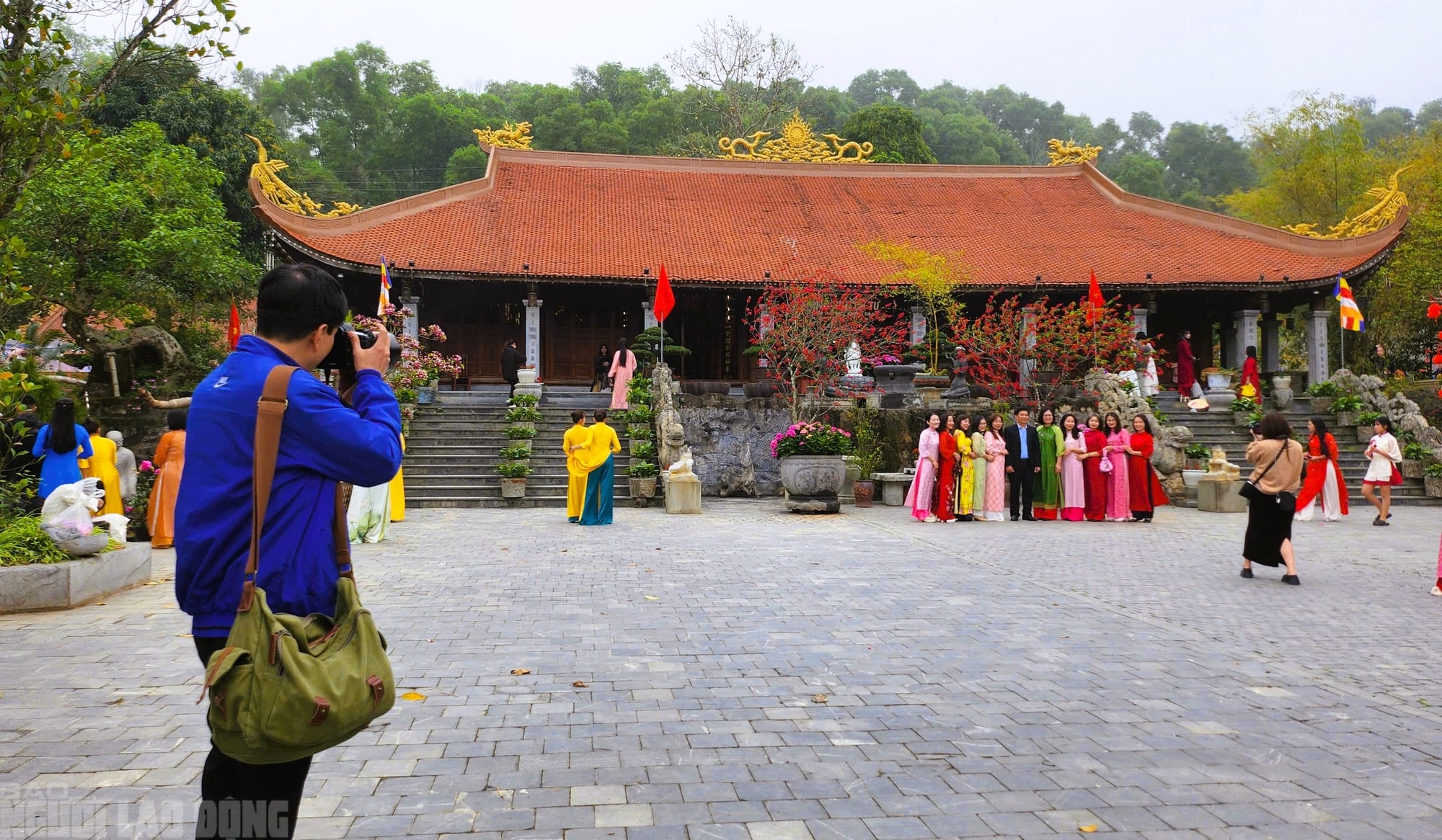 Rủ nhau đi chợ quê ngày Tết ở làng cổ ngàn năm tuổi - Ảnh 15.