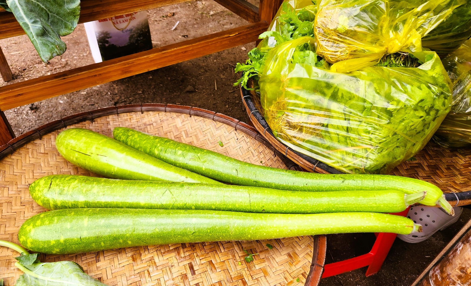 Rủ nhau đi chợ quê ngày Tết ở làng cổ ngàn năm tuổi - Ảnh 7.