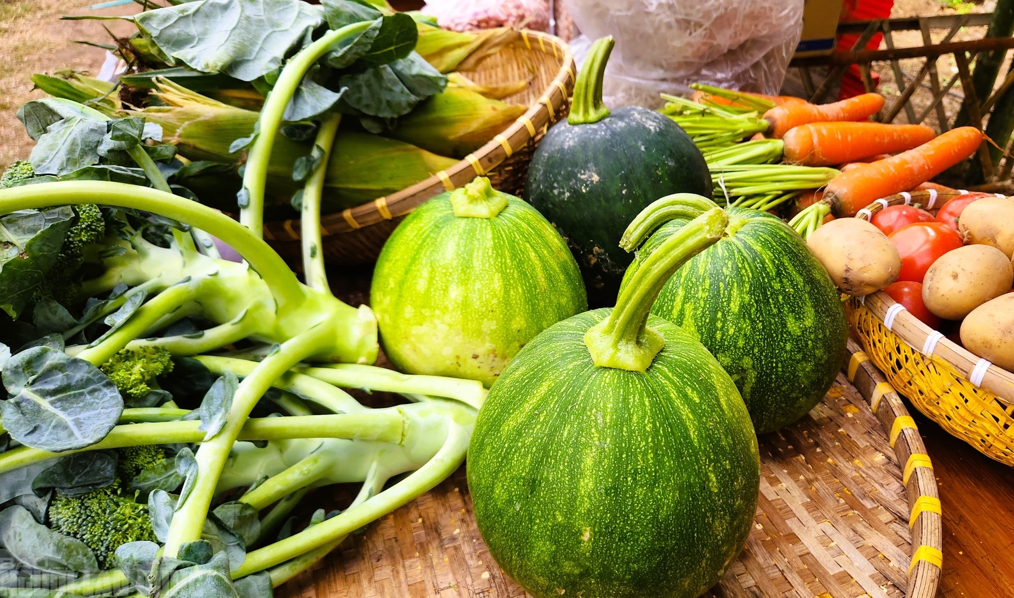 Rủ nhau đi chợ quê ngày Tết ở làng cổ ngàn năm tuổi - Ảnh 8.