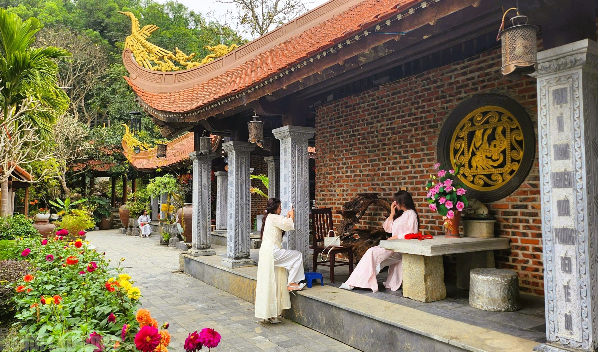 Rủ nhau đi chợ quê ngày Tết ở làng cổ ngàn năm tuổi - Ảnh 17.