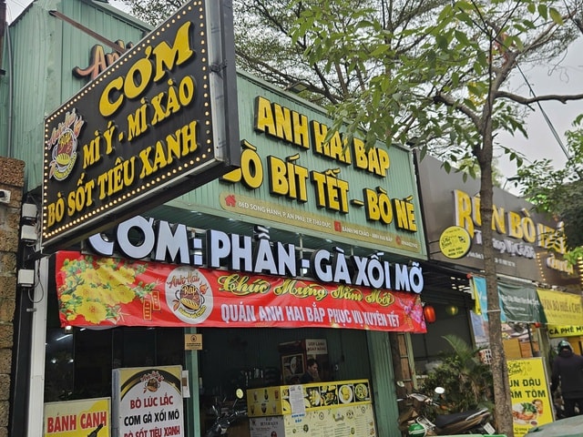 Hàng quán TPHCM bán xuyên Tết 2026: Nơi phụ thu 30 % , nơi không tăng giá - Ảnh 3.