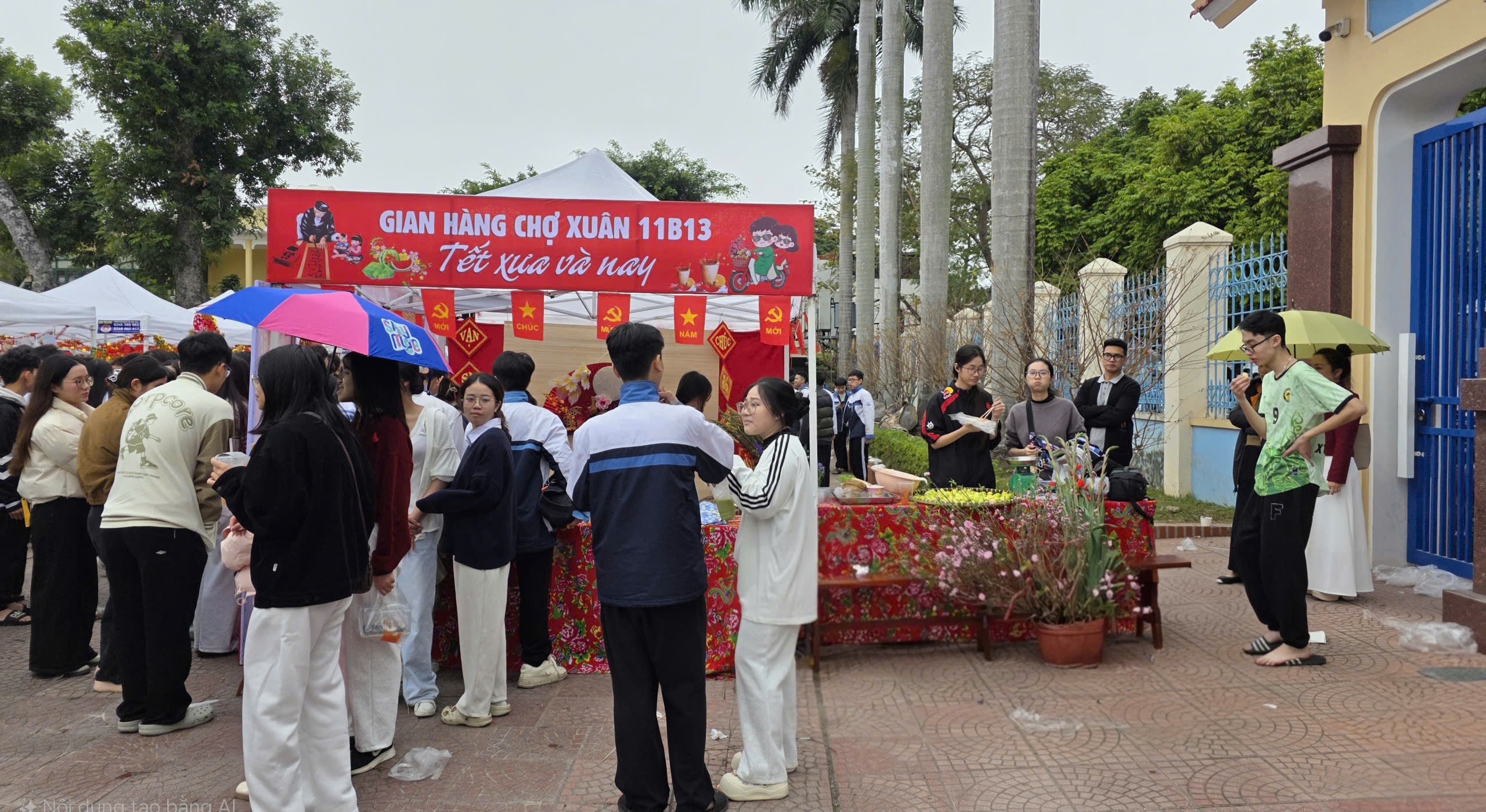 Trẻ thích thú với hội chợ Xuân, phòng tránh 'bắt cóc online'- Ảnh 4. Trẻ thích thú với hội chợ Xuân, phòng tránh 'bắt cóc online'- Ảnh 4.