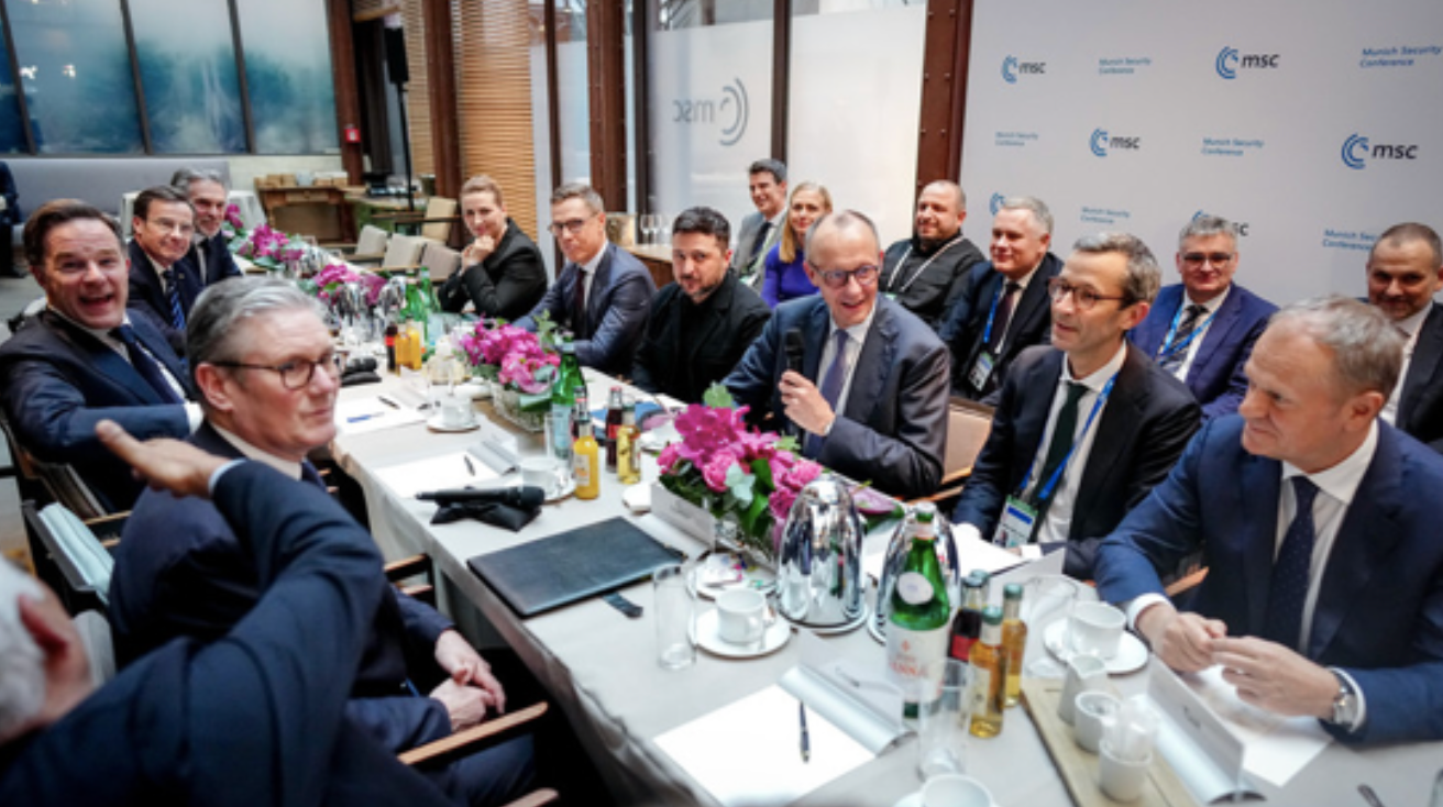 Các quan chức tham dự cuộc họp theo thể thức Berlin tại Hội nghị An ninh Munich ngày 13/2. (Ảnh: Getty)