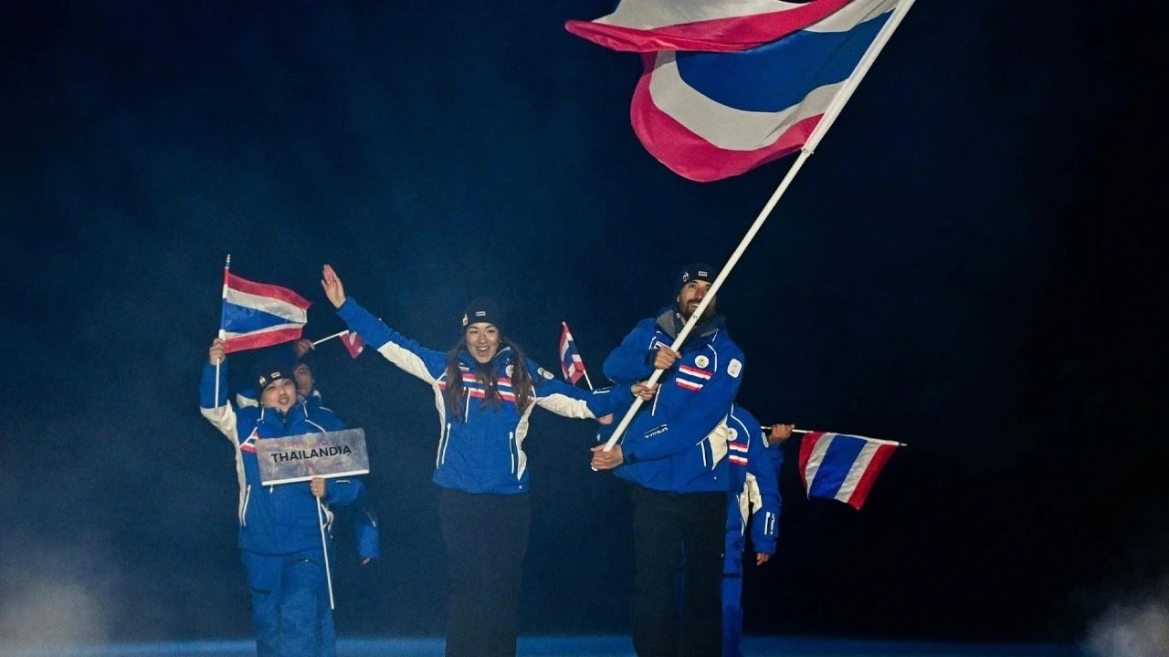 Đoàn Thái Lan diễu hành trong lễ khai mạc Olympic mùa đông 2026.