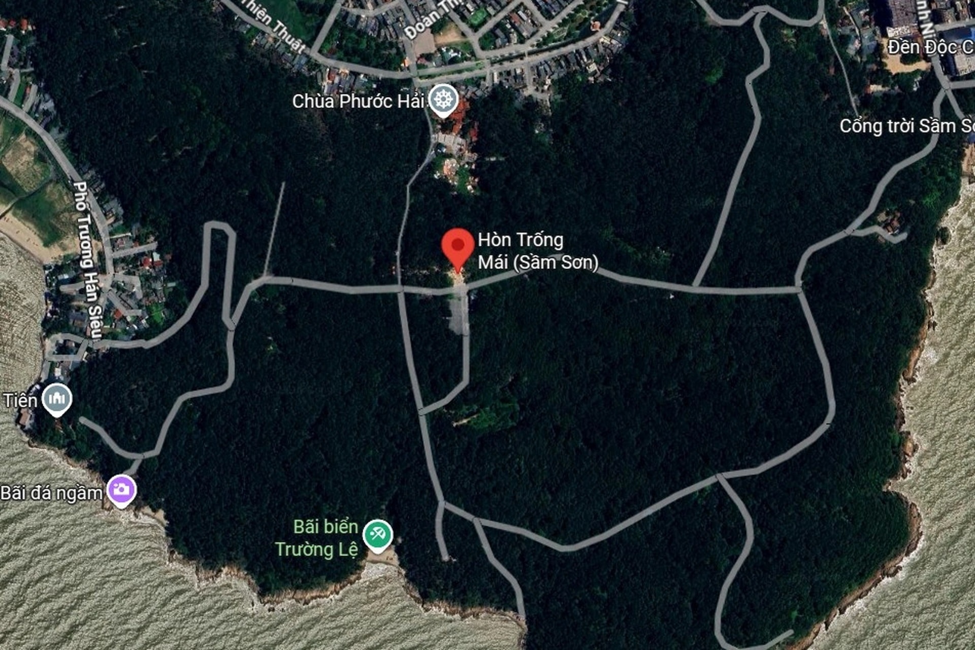 Hai phiến đá biểu tượng của tình yêu trên đỉnh Trường Lệ ở Sầm Sơn - 12 Hai phiến đá biểu tượng của tình yêu trên đỉnh Trường Lệ ở Sầm Sơn - 12