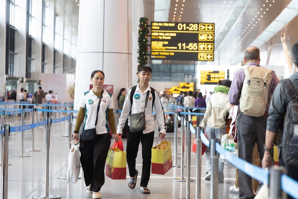 Chuyện về nữ công nhân vượt gần 2.000km về quê đón Tết mang quà đặc biệt - 2